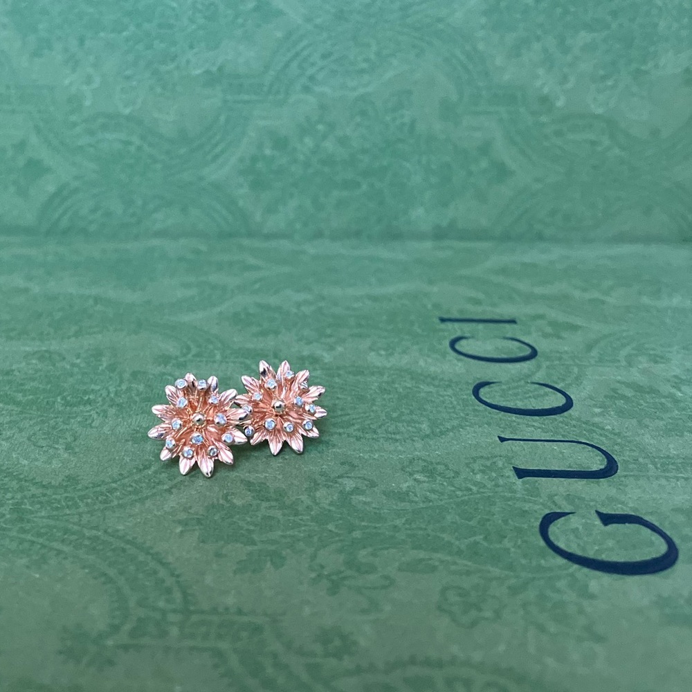 Gucci Rose Gold Earrings with diamonds. Beautiful and unique - the perfect gift!